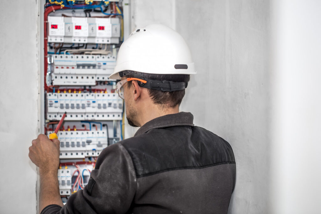 Électricien à Courcelles